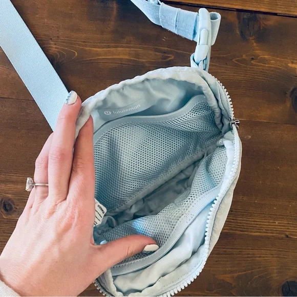 Lululemon Powder Blue 1L Everywhere Belt Bag - Picture 14 of 15
